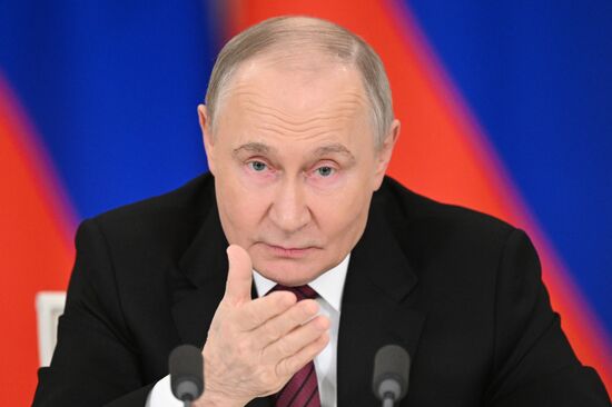 Обращение президента РФ В. Путина к представителям российских и зарубежных СМИ