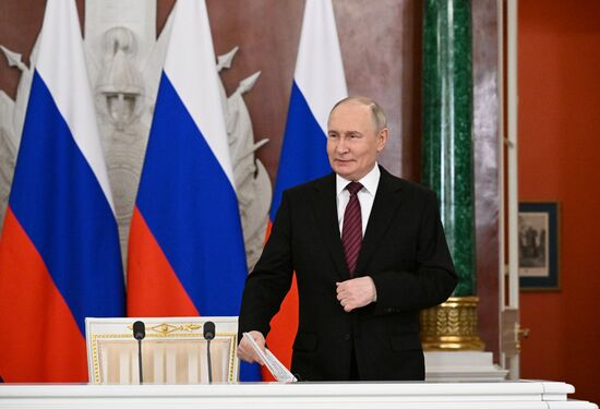 Обращение президента РФ В. Путина к представителям российских и зарубежных СМИ