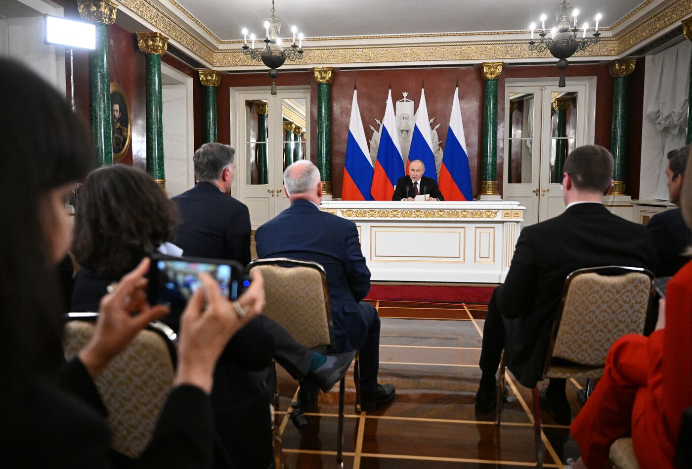 Обращение президента РФ В. Путина к представителям российских и зарубежных СМИ