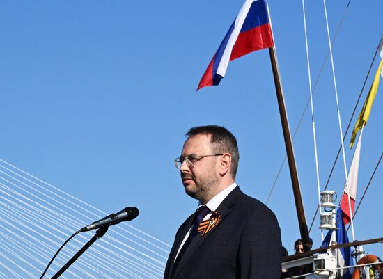 Церемония передачи НИС "Профессор Гагаринский" Тропическому центру 