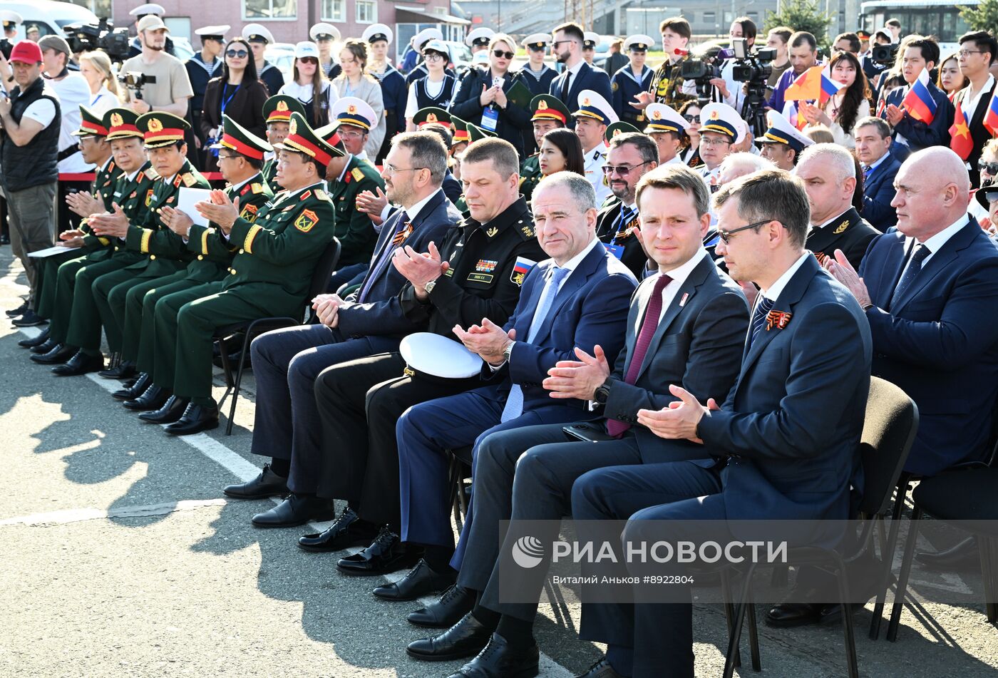 Церемония передачи НИС "Профессор Гагаринский" Тропическому центру