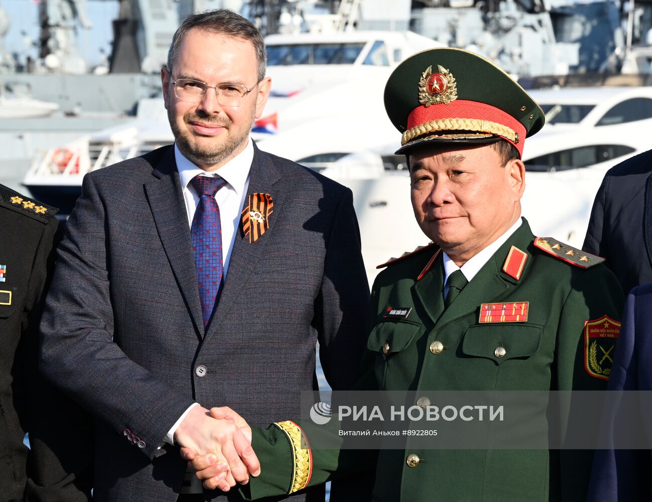 Церемония передачи НИС "Профессор Гагаринский" Тропическому центру