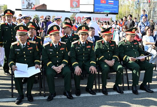 Церемония передачи НИС "Профессор Гагаринский" Тропическому центру 