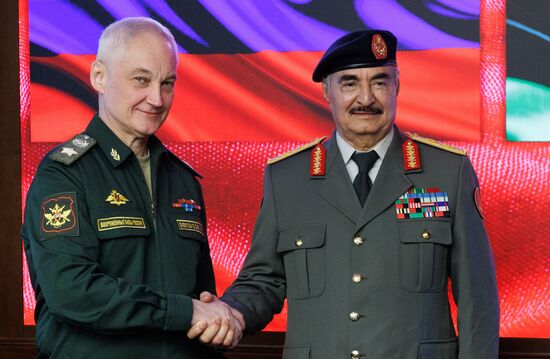 Встреча министра обороны России с командующим армии Ливии