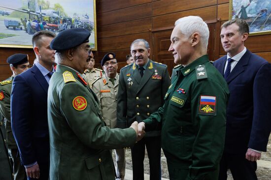 Встреча министра обороны России с командующим армии Ливии