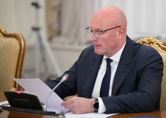 Премьер-министр Михаил Мишустин провел оперативное совещание с вице-премьерами РФ