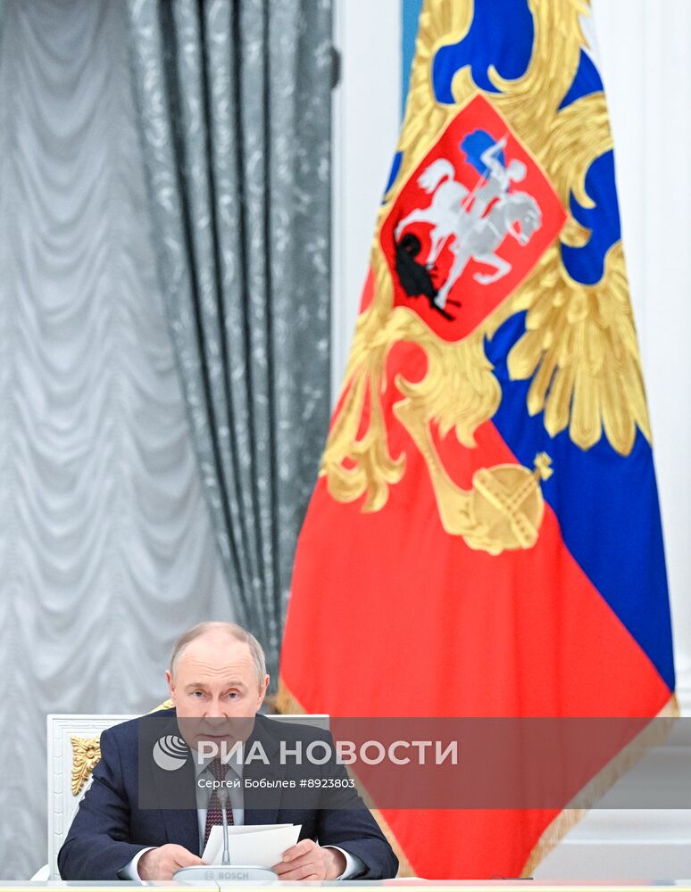 Президент Владимир Путин провел заседание попечительского совета Большого и Мариинского театров