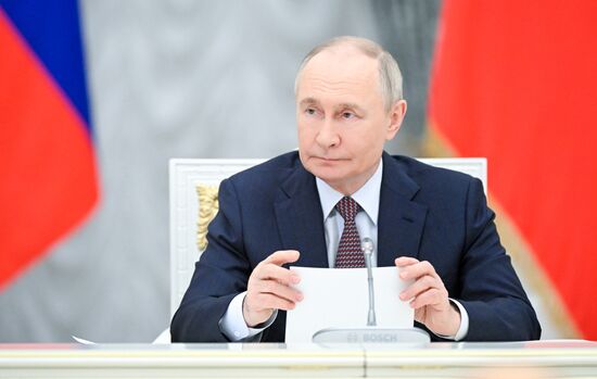 Президент Владимир Путин провел заседание попечительского совета Большого и Мариинского театров