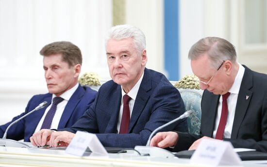 Президент Владимир Путин провел заседание попечительского совета Большого и Мариинского театров