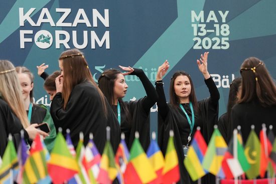 XVI Международный экономический форум "Россия – Исламский мир: КаzanForum"
Работа форума
Фестиваль восточных культур Место: Россия, Республика Татарстан, Казань. Автор: Александр Вильф/РИА Новости. KAZANFORUM 2025. Работа форума