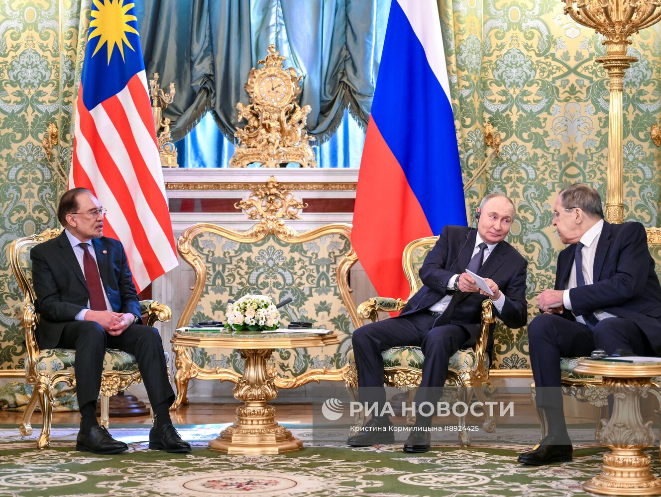 Встреча президента РФ В. Путина и премьер-министра Малайзии А. Ибрагима