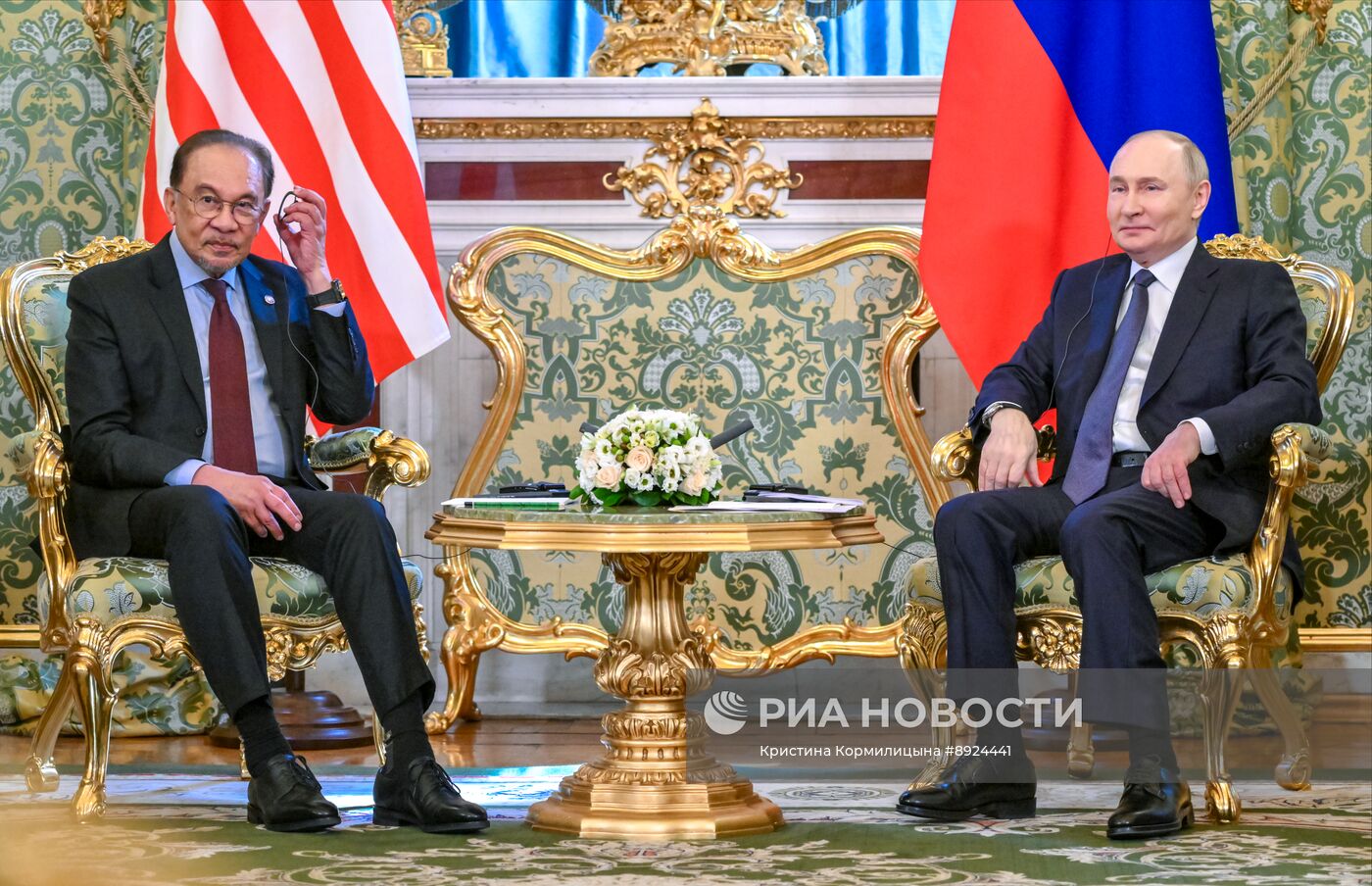 Встреча президента РФ В. Путина и премьер-министра Малайзии А. Ибрагима