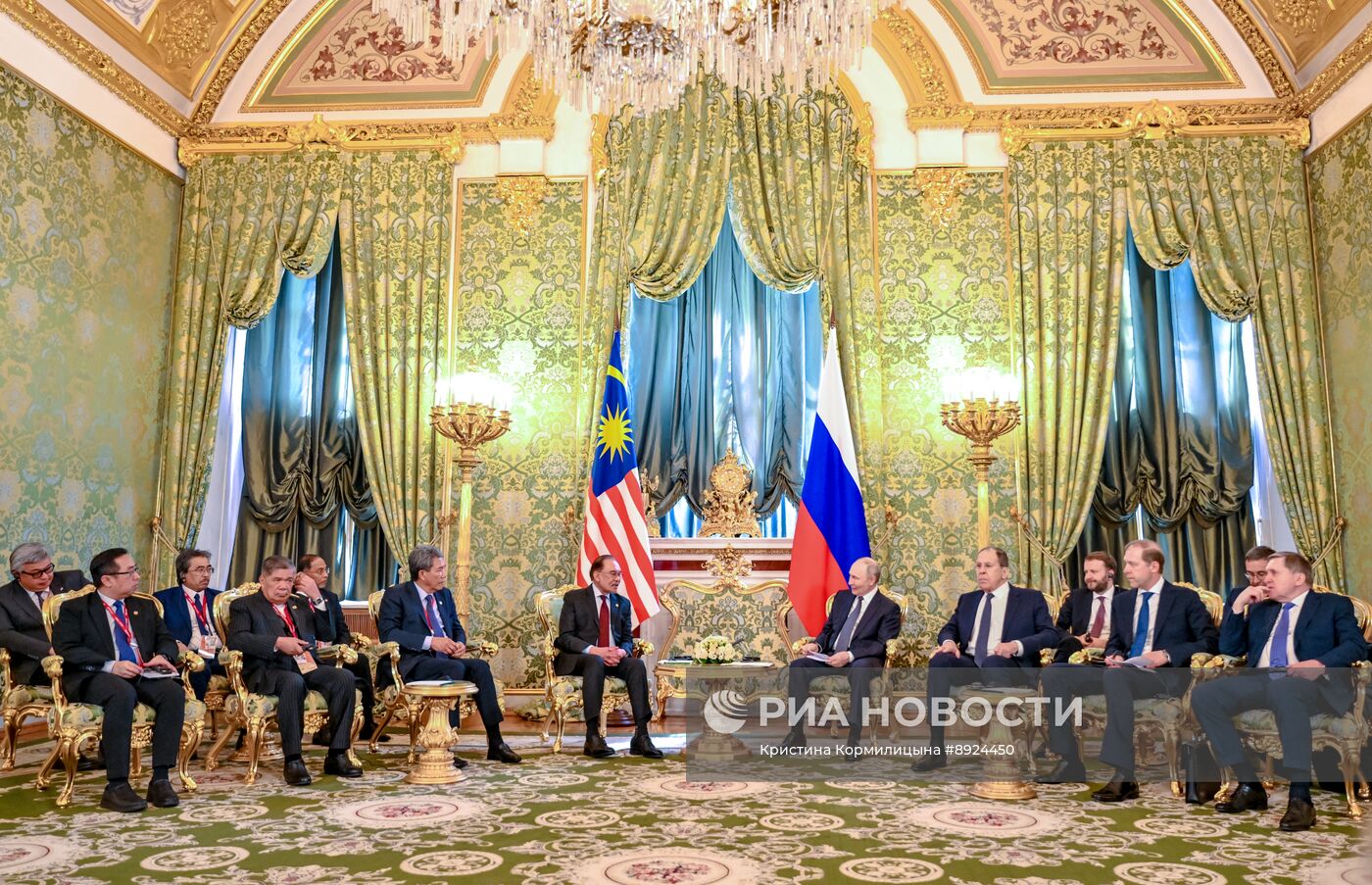 Встреча президента РФ В. Путина и премьер-министра Малайзии А. Ибрагима 