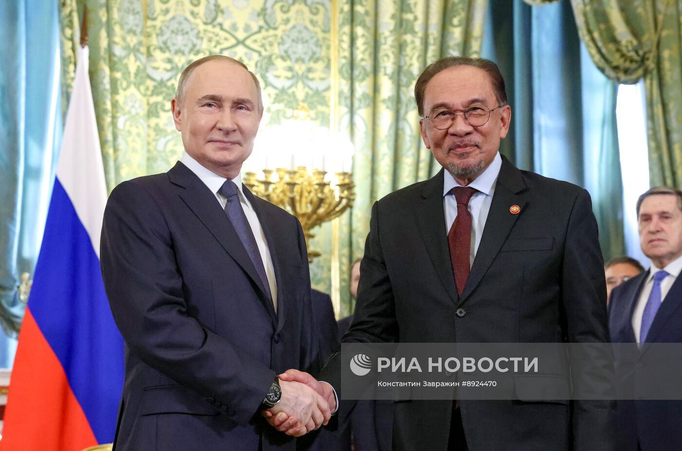 Встреча президента РФ В. Путина и премьер-министра Малайзии А. Ибрагима 