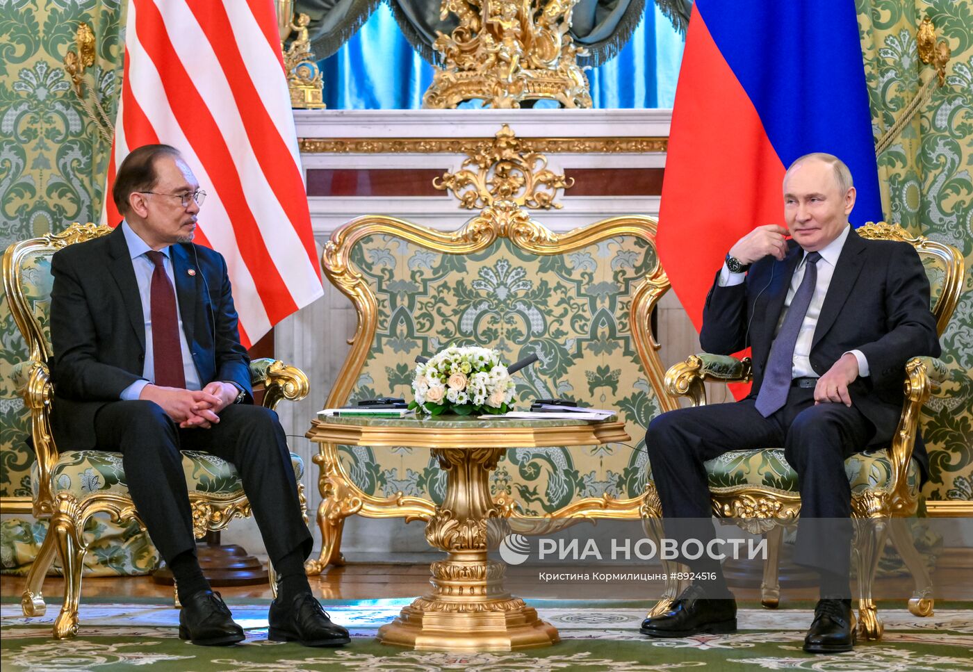 Встреча президента РФ В. Путина и премьер-министра Малайзии А. Ибрагима