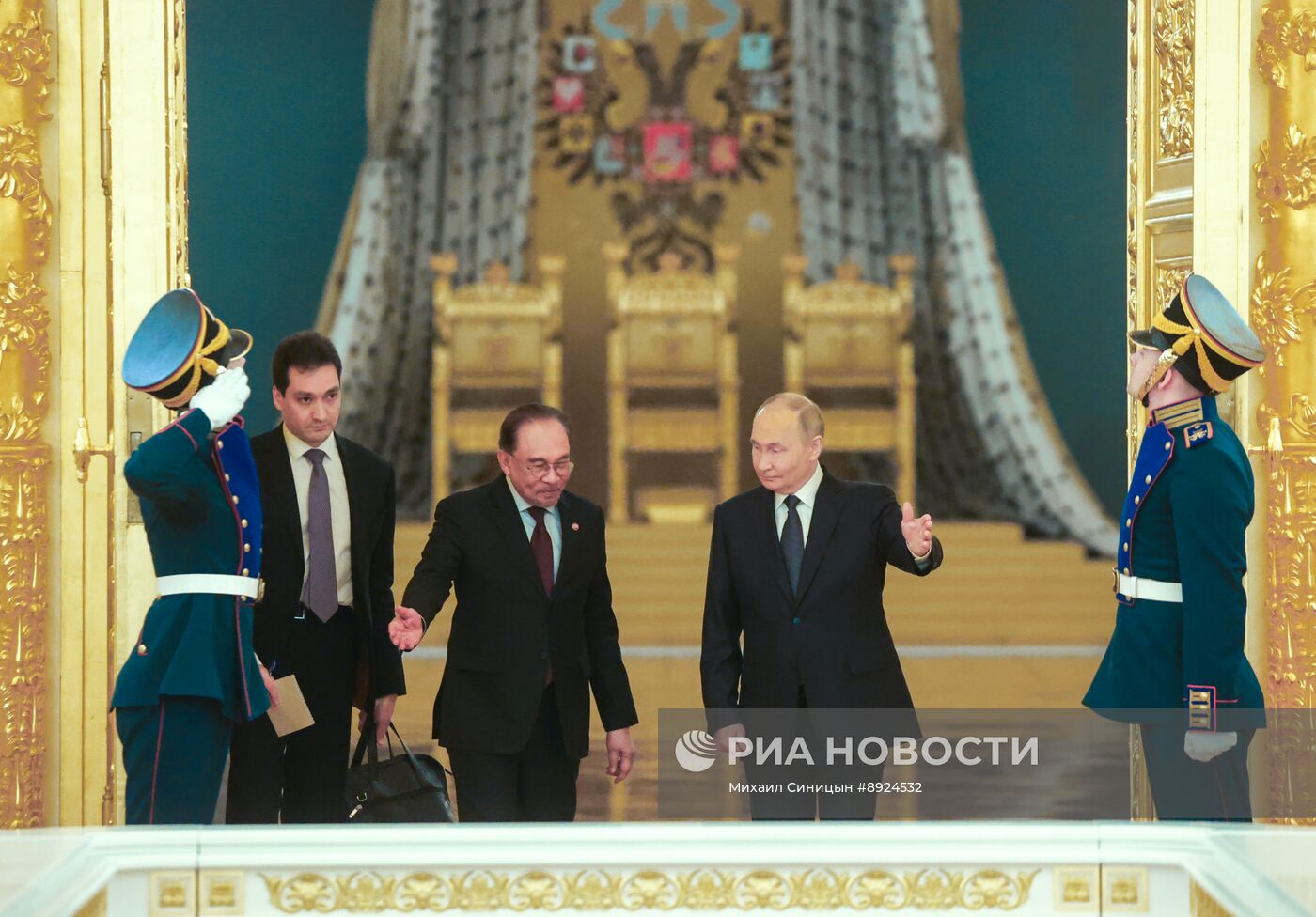 Встреча президента РФ В. Путина и премьер-министра Малайзии А. Ибрагима 