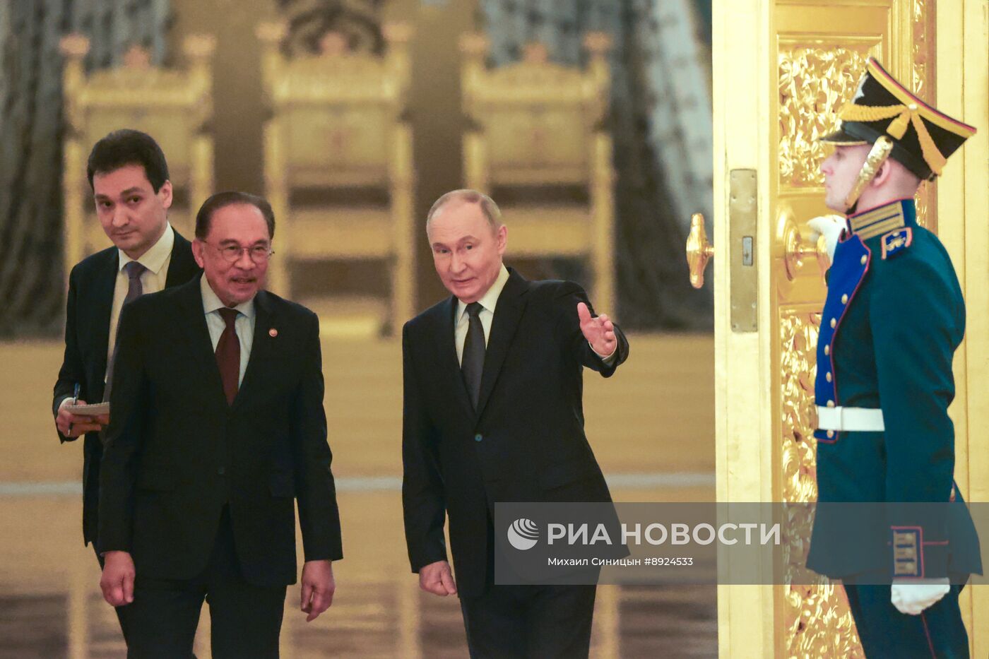 Встреча президента РФ В. Путина и премьер-министра Малайзии А. Ибрагима 