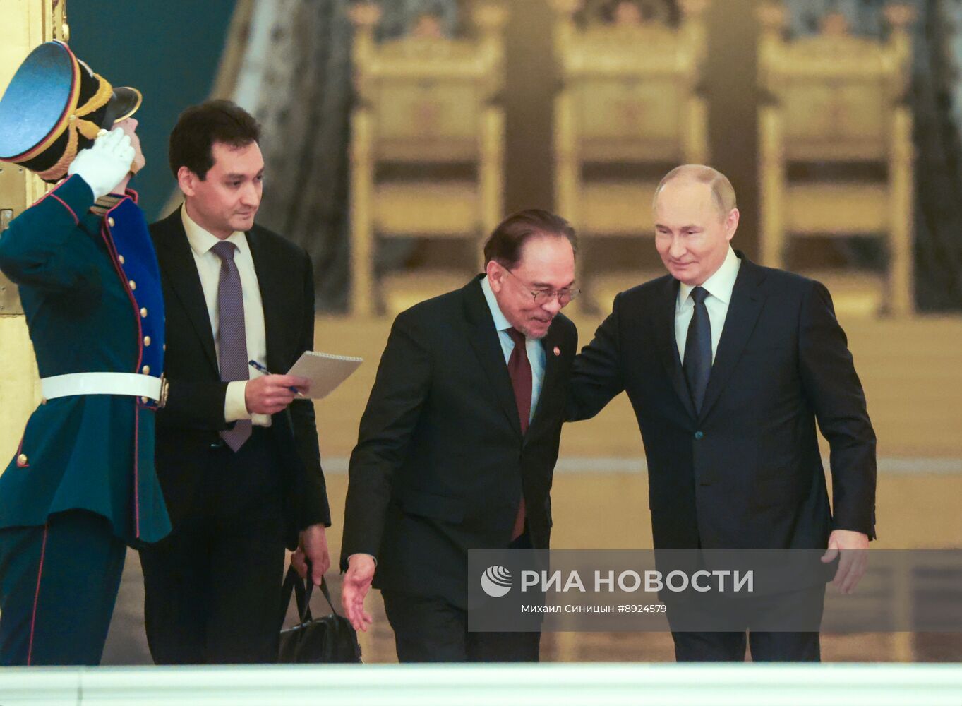 Встреча президента РФ В. Путина и премьер-министра Малайзии А. Ибрагима 