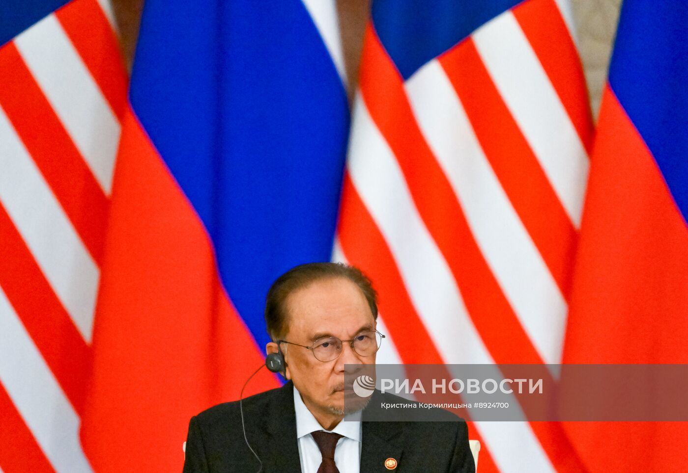 Встреча президента РФ В. Путина и премьер-министра Малайзии А. Ибрагима