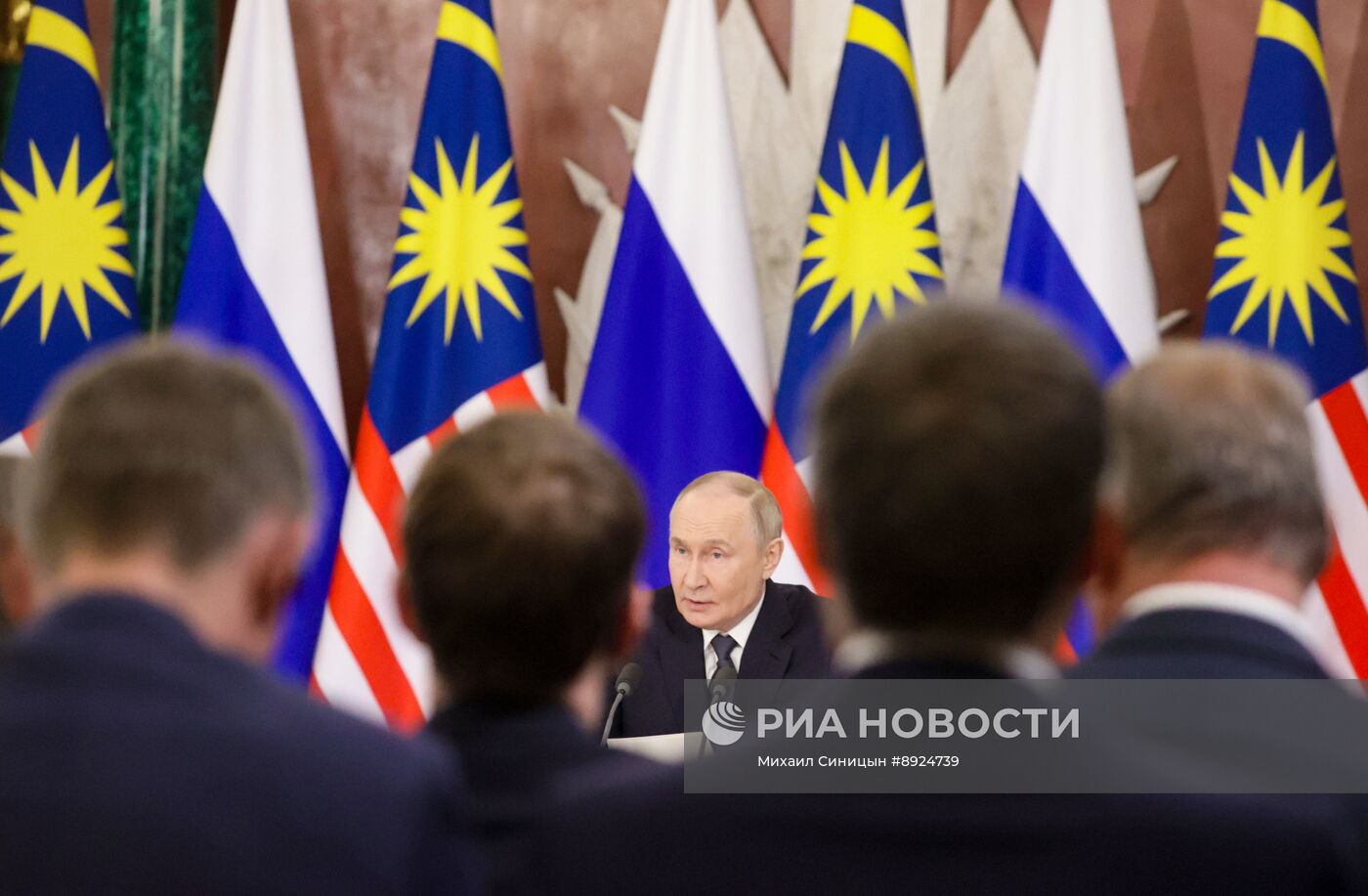 Встреча президента РФ В. Путина и премьер-министра Малайзии А. Ибрагима 