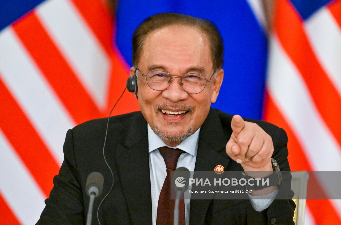 Встреча президента РФ В. Путина и премьер-министра Малайзии А. Ибрагима