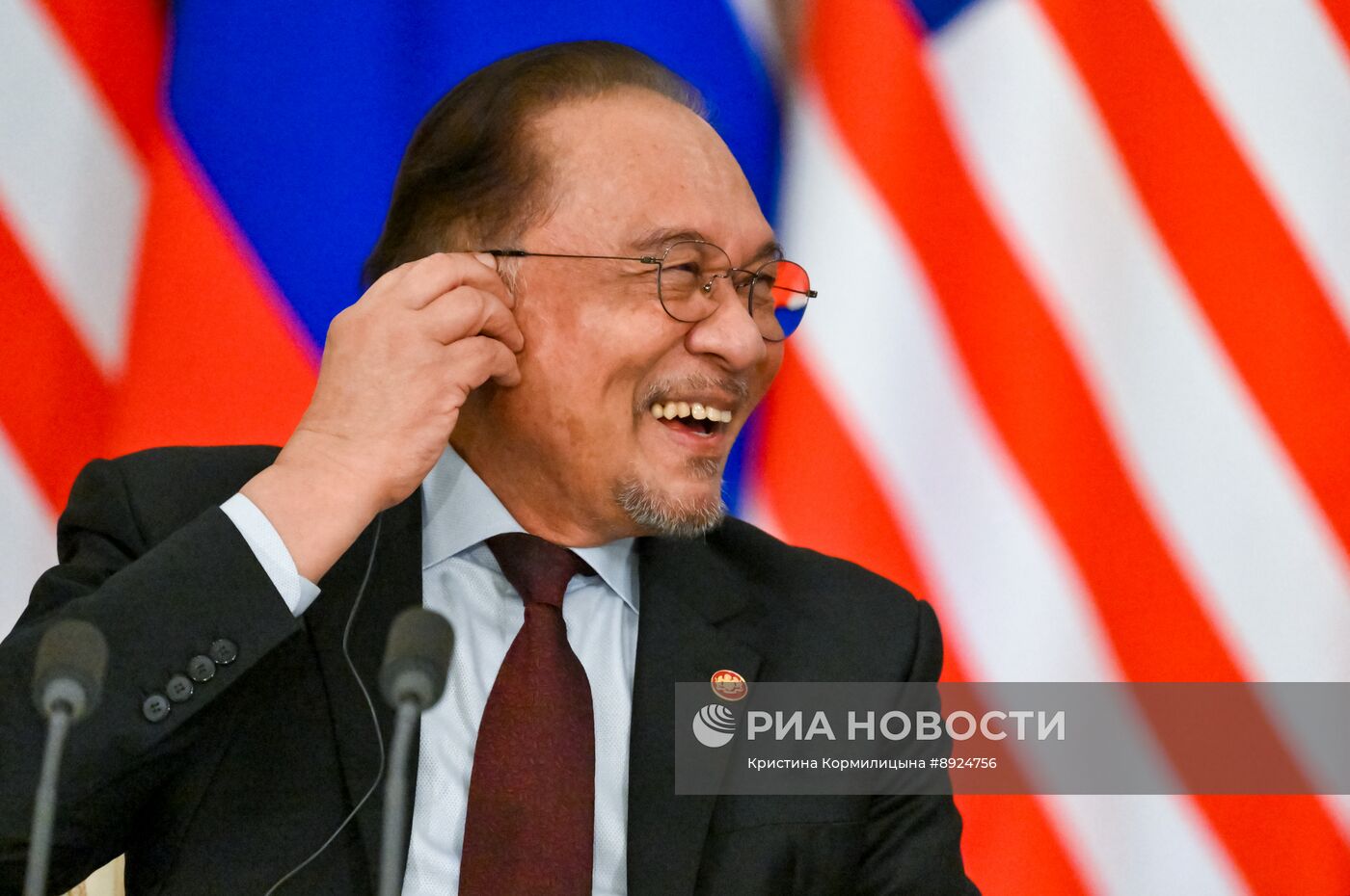 Встреча президента РФ В. Путина и премьер-министра Малайзии А. Ибрагима