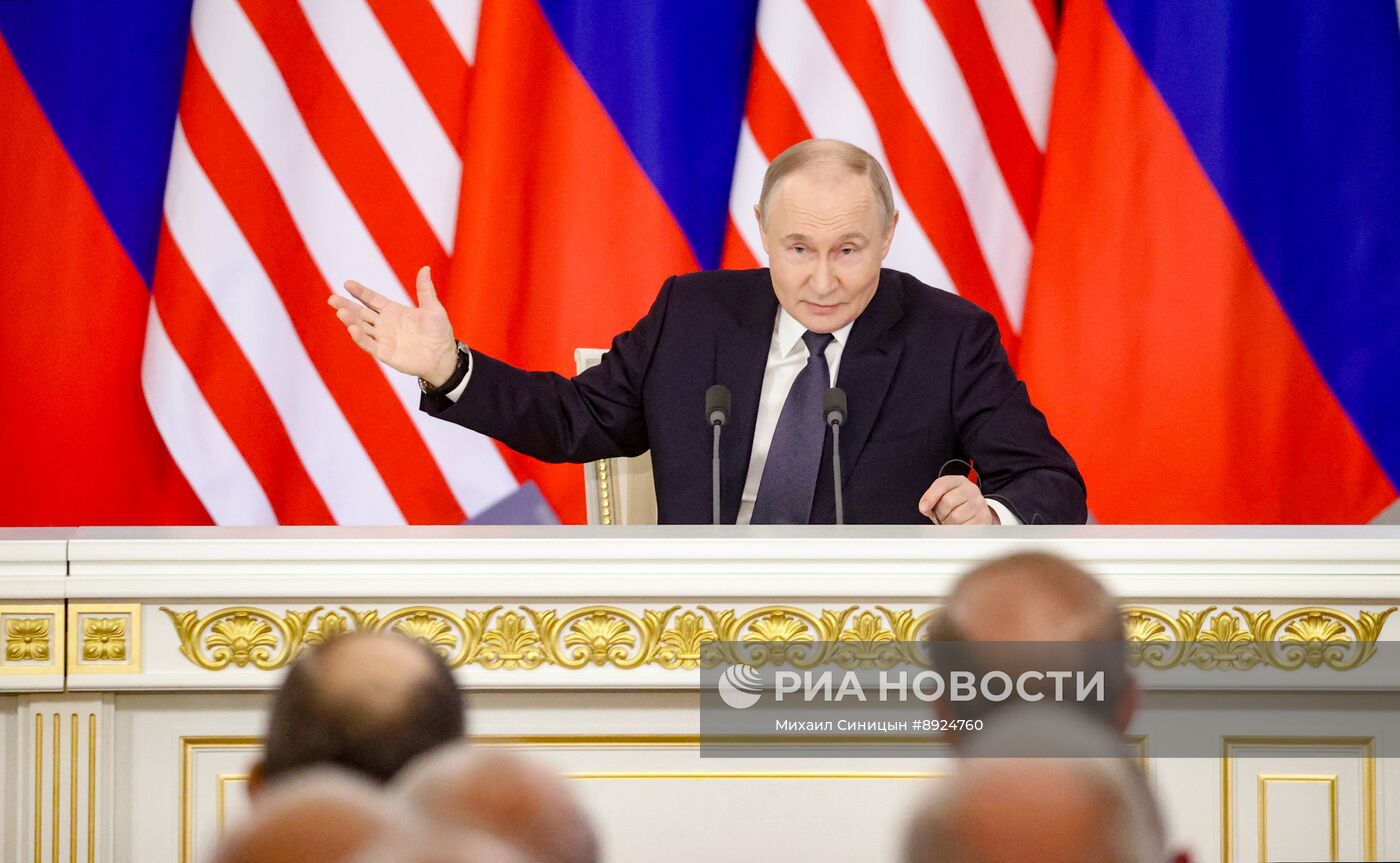 Встреча президента РФ В. Путина и премьер-министра Малайзии А. Ибрагима 