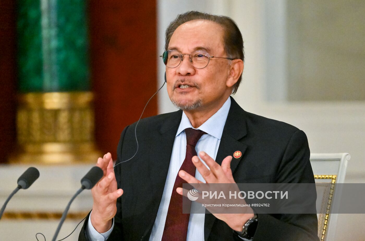 Встреча президента РФ В. Путина и премьер-министра Малайзии А. Ибрагима