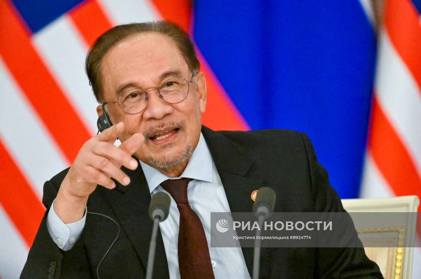 Встреча президента РФ В. Путина и премьер-министра Малайзии А. Ибрагима