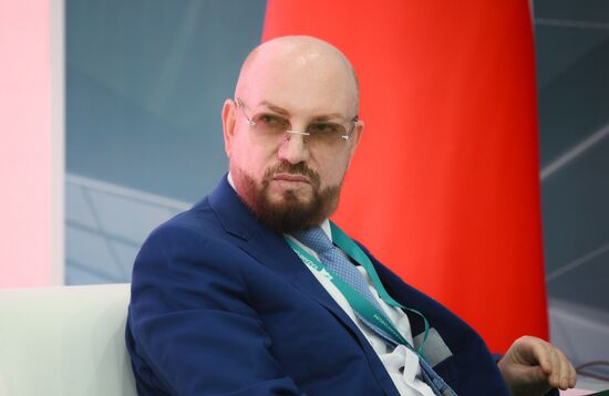 KAZANFORUM 2025. Особенности выхода российских предприятий на рынок стран Арабского залива
