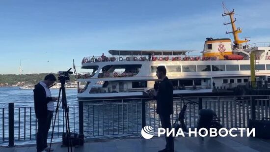 Журналисты у президентского офиса в Стамбуле