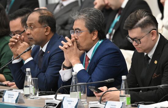 KAZANFORUM 2025. Заседание Группы стратегического видения "Россия - Исламский мир"