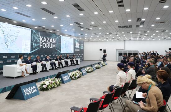 KAZANFORUM 2025. Международный транспортный коридор "Север-Юг" с участием вице-премьера В. Г. Савельева