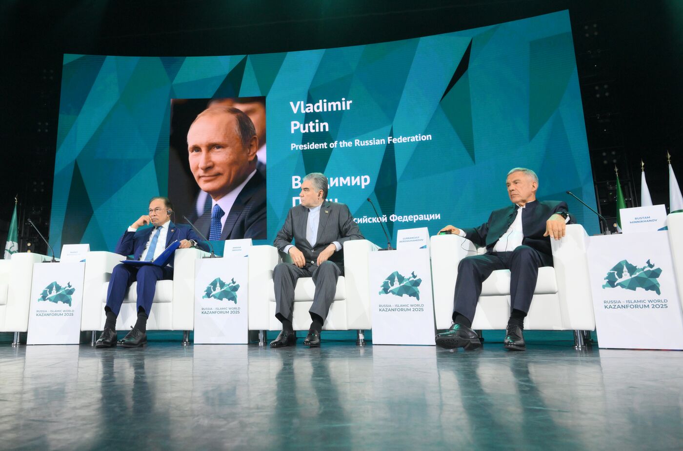 KAZANFORUM 2025. Пленарное заседание "Цифровизация: новая реальность и возможности для расширения сотрудничества"