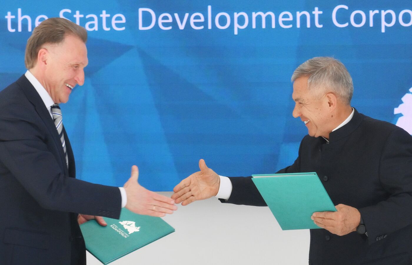 KAZANFORUM 2025. Подписания