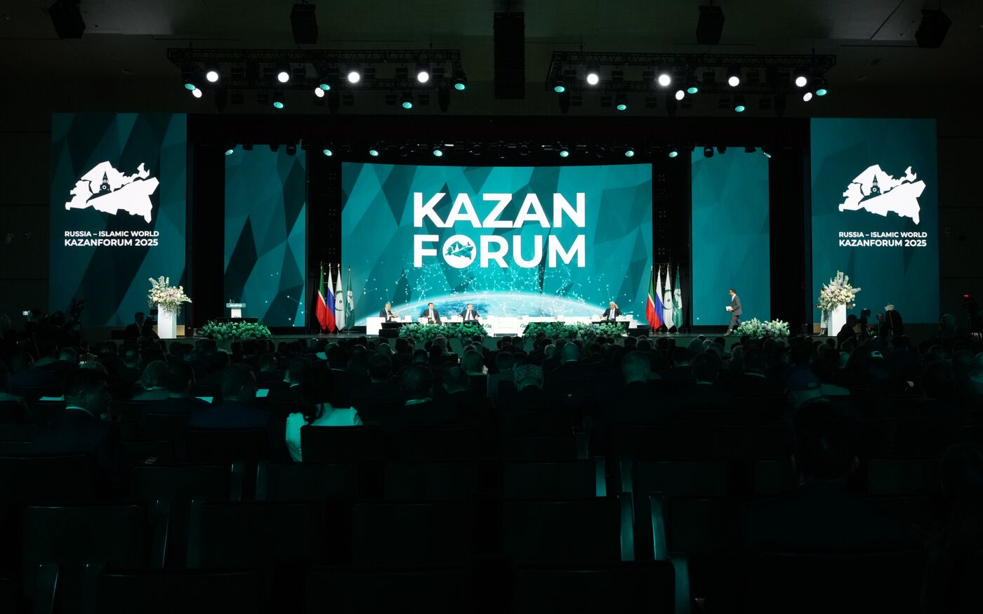 KAZANFORUM 2025. Пленарное заседание "Цифровизация: новая реальность и возможности для расширения сотрудничества"