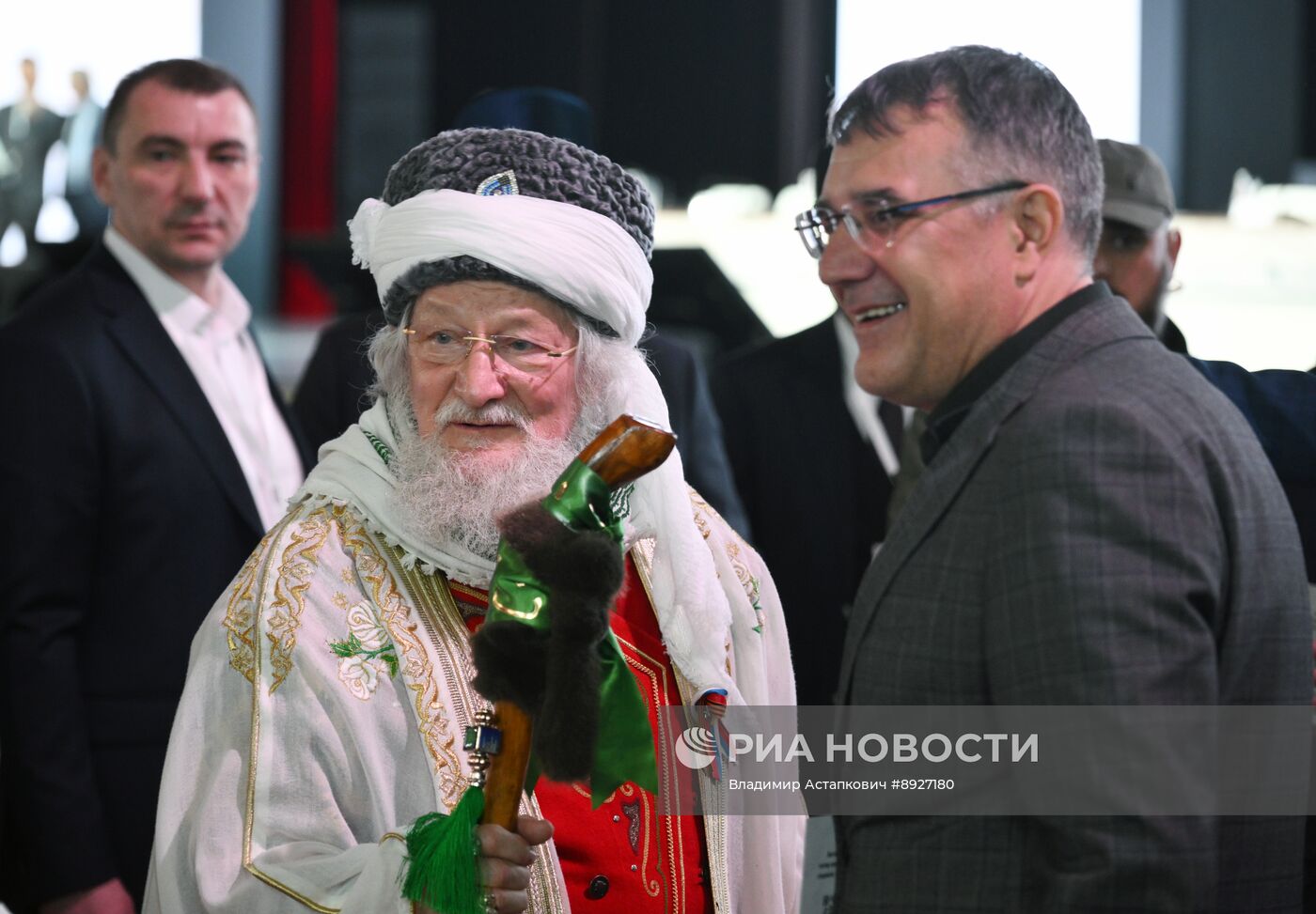 KAZANFORUM 2025. Пленарное заседание XV Всероссийского Форума татарских религиозных деятелей "Национальная самобытность и религия"