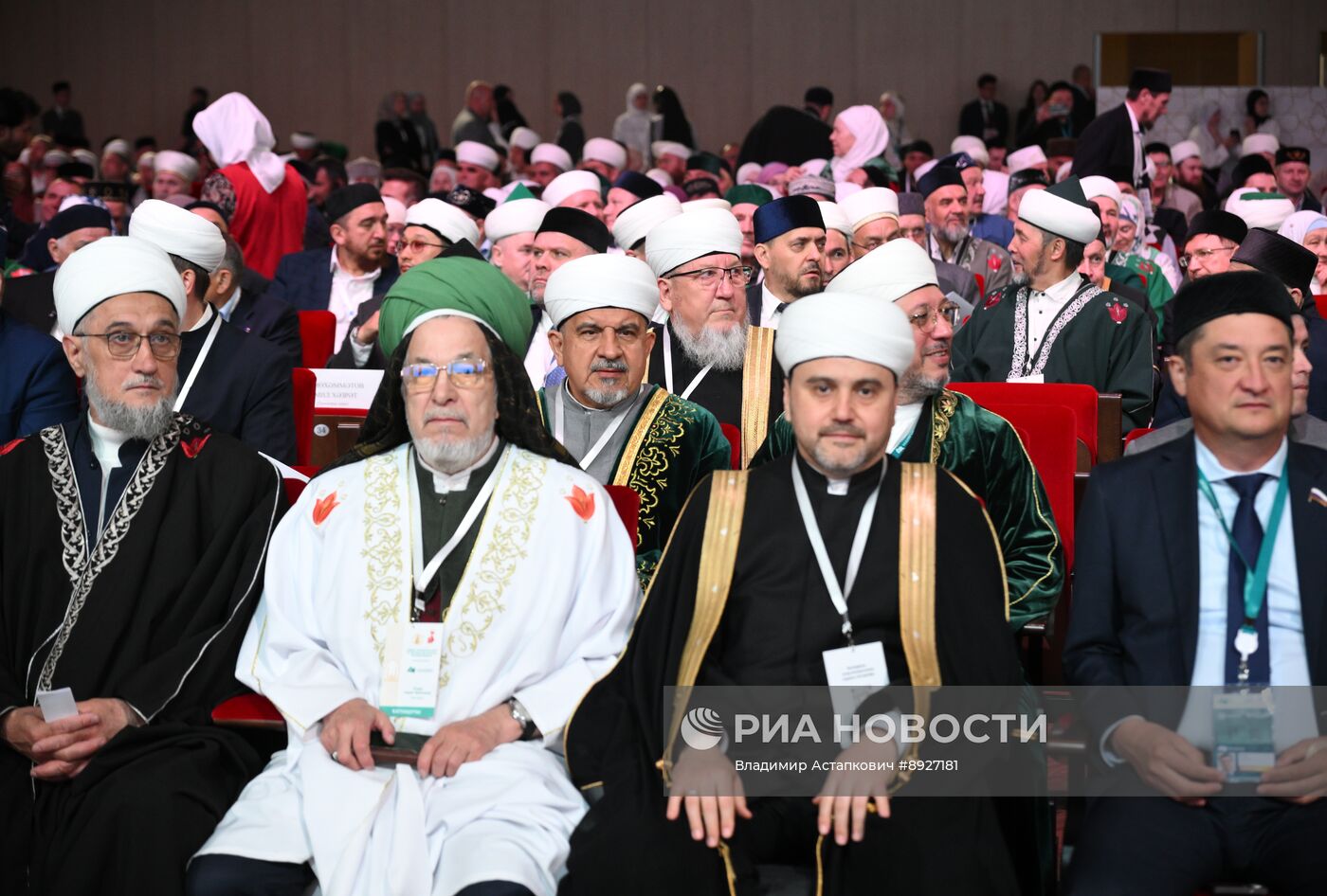 KAZANFORUM 2025. Пленарное заседание XV Всероссийского Форума татарских религиозных деятелей "Национальная самобытность и религия"