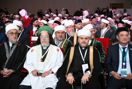 KAZANFORUM 2025. Пленарное заседание XV Всероссийского Форума татарских религиозных деятелей "Национальная самобытность и религия"