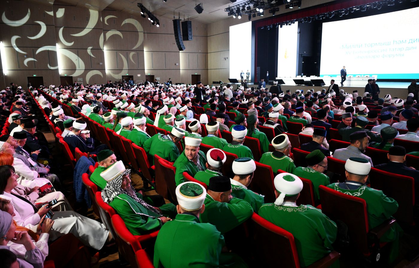 KAZANFORUM 2025. Пленарное заседание XV Всероссийского Форума татарских религиозных деятелей "Национальная самобытность и религия"