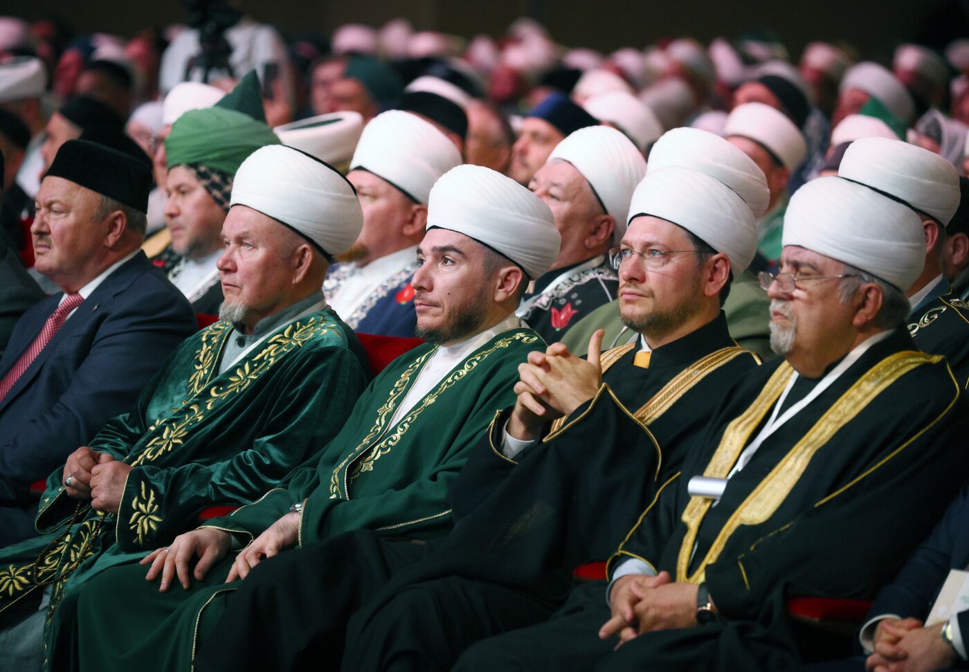 KAZANFORUM 2025. Пленарное заседание XV Всероссийского Форума татарских религиозных деятелей "Национальная самобытность и религия"