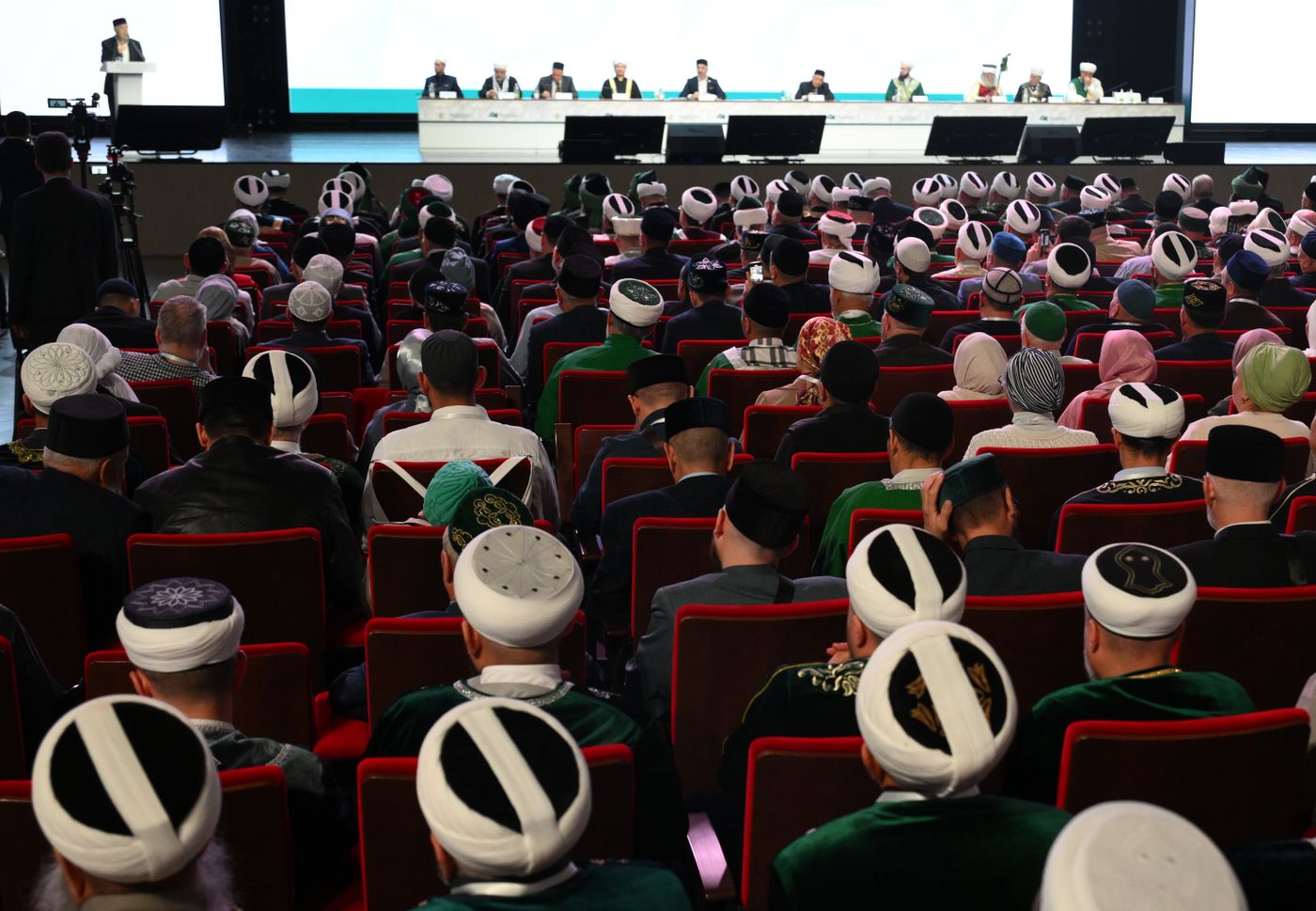KAZANFORUM 2025. Пленарное заседание XV Всероссийского Форума татарских религиозных деятелей "Национальная самобытность и религия"