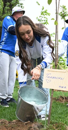 Посадка деревьев в рамках фестиваля "Черешневый лес"