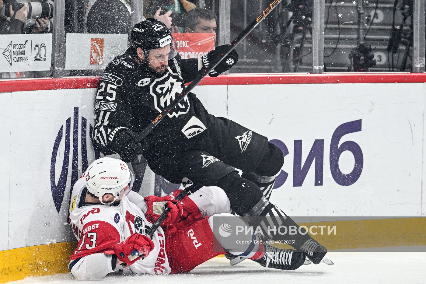 Хоккей. КХЛ. "Трактор" (Челябинск) - "Локомотив" (Ярославль)
