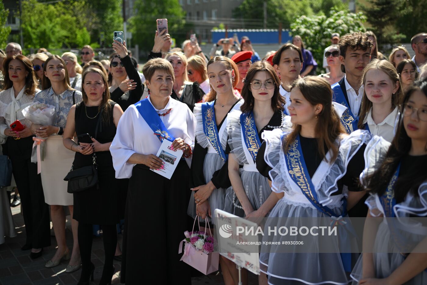 Последние звонки в школах России