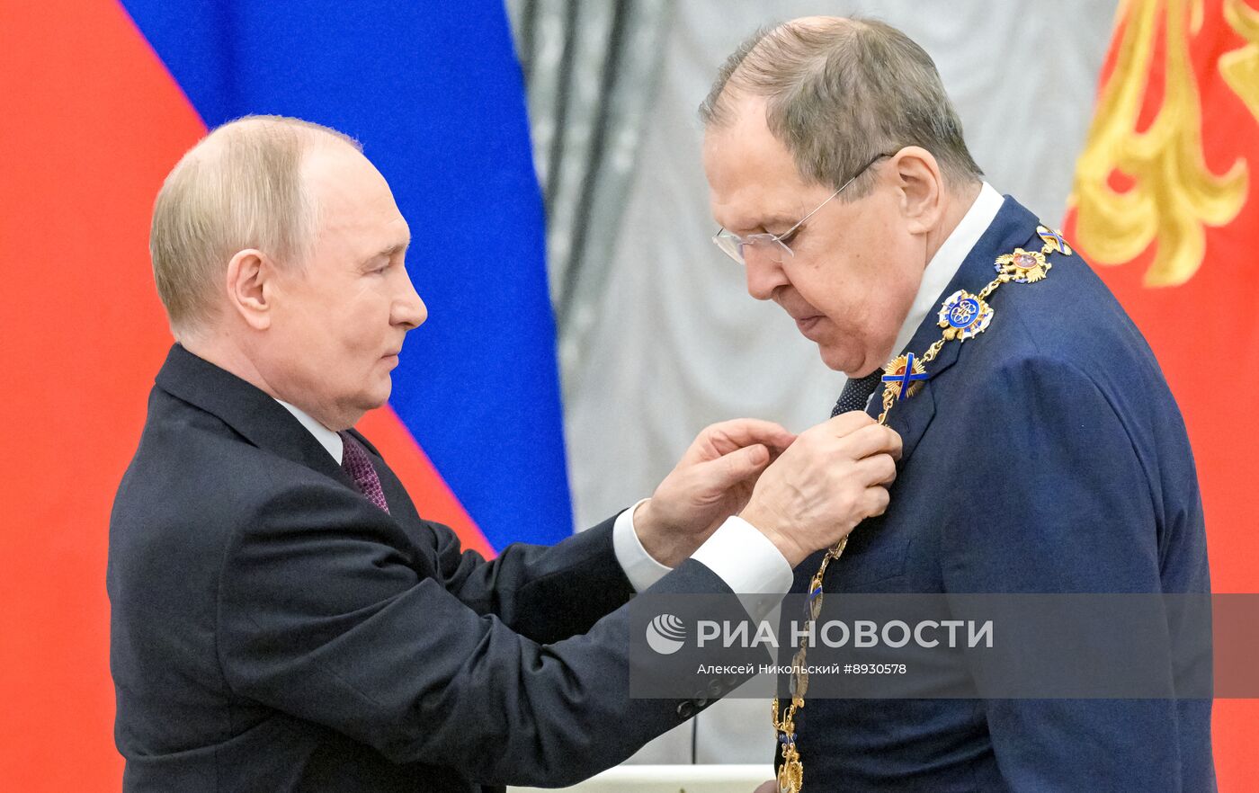 Президент Владимир Путин вручил высшие госнаграды 