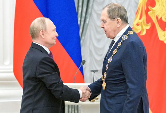 Президент Владимир Путин вручил высшие госнаграды 