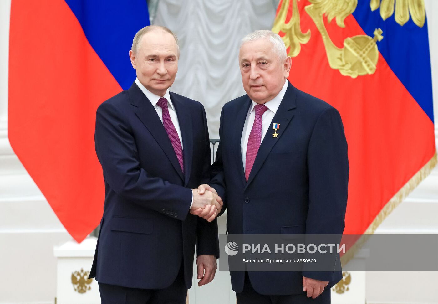 Президент Владимир Путин вручил высшие госнаграды