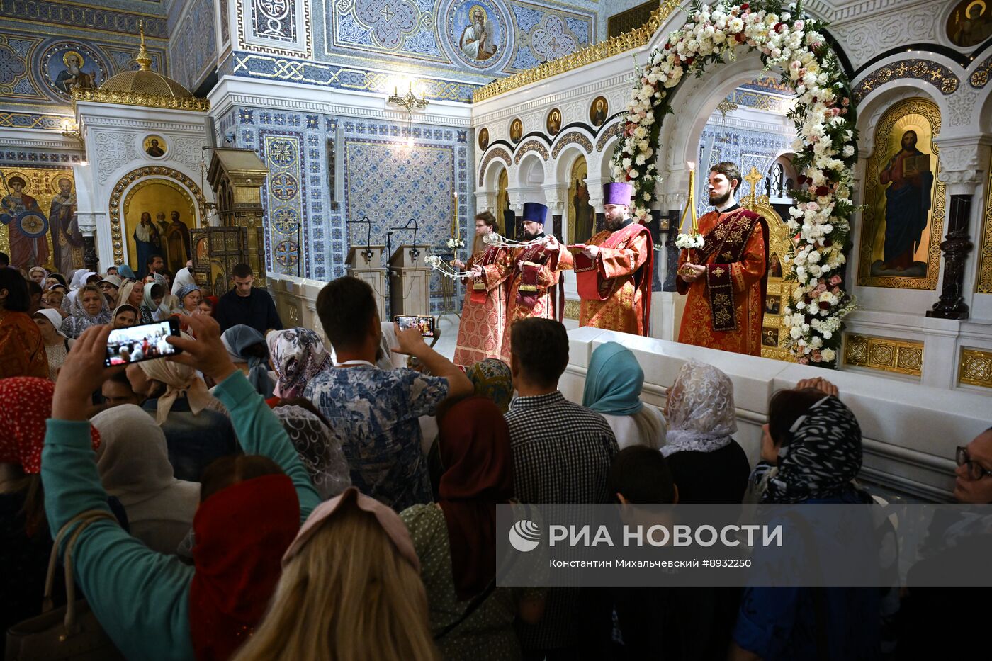 Празднование Дня крещения святого князя Владимира с его дружиной в Херсонесе