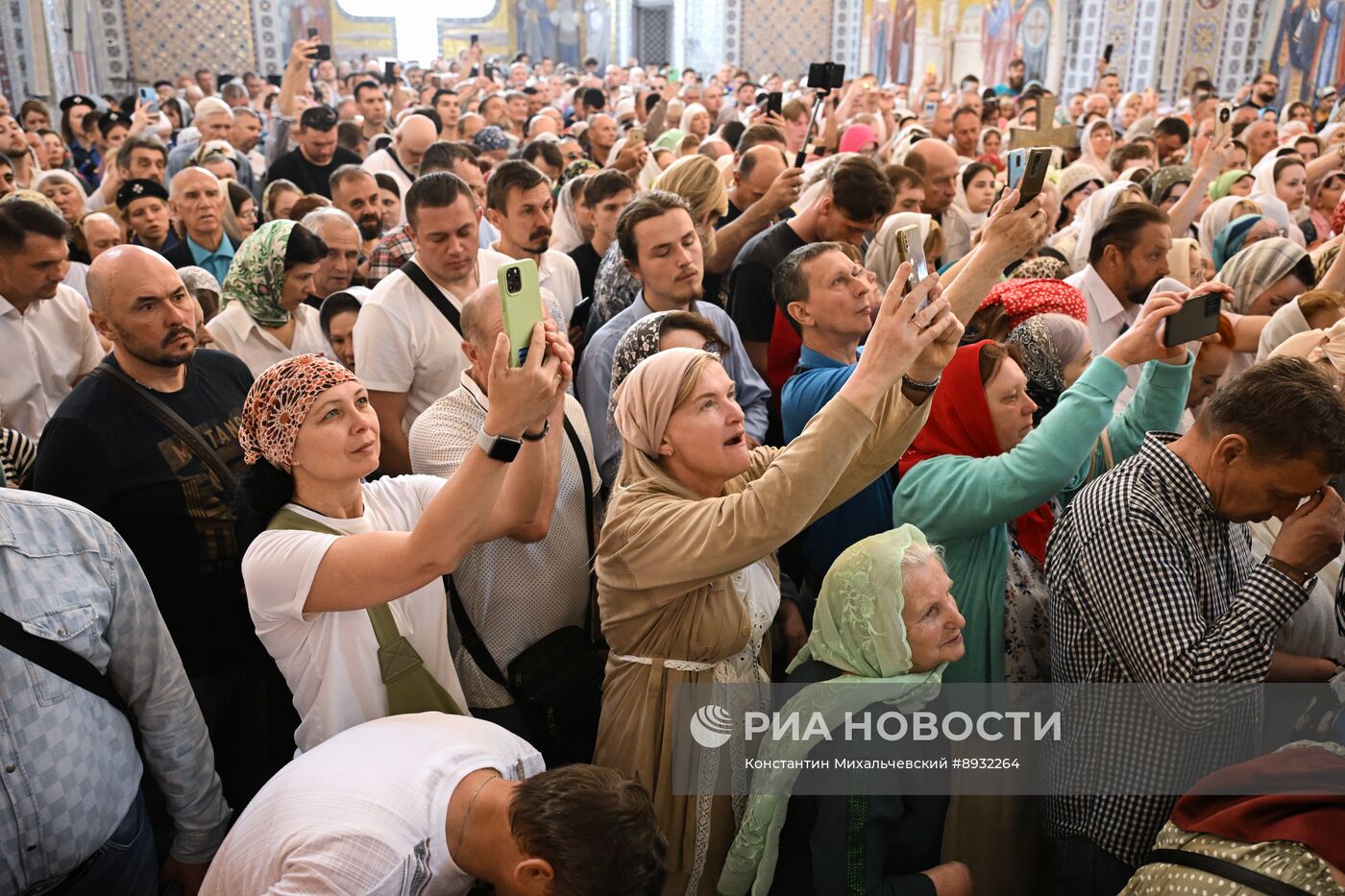 Празднование Дня крещения святого князя Владимира с его дружиной в Херсонесе